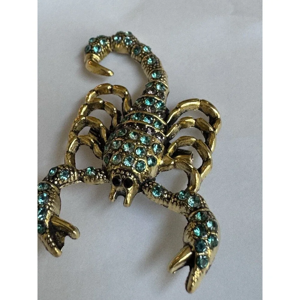 Vintage Rhinestone Scorpion Figural Brooch Aqua Teal Crystal‎ Antiqued Gold Tone